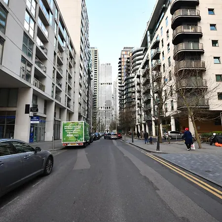 Comfortable 2 Bedroom Flat With Great View Near Canary Wharf London Exterior photo