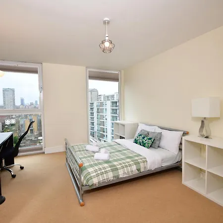 Comfortable 2 Bedroom Flat With Great View Near Canary Wharf London Exterior photo